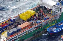 Arrivato a Gallipoli cargo con centinaia di migranti. Mistero su sos lanciato ieri