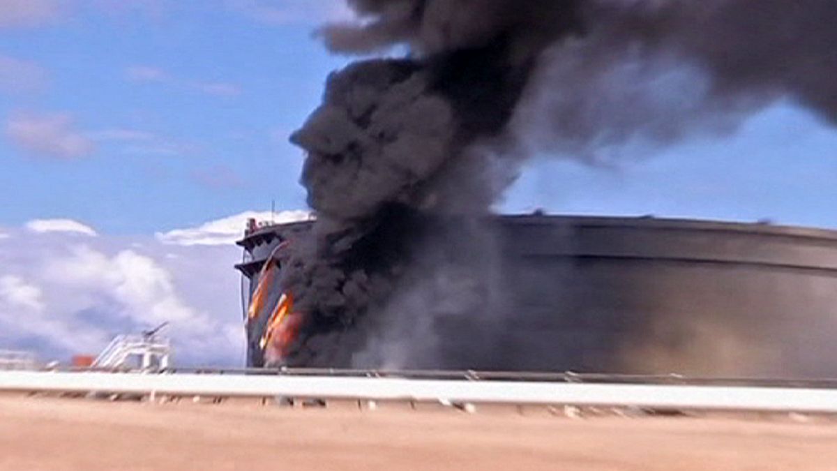 لیبی؛ ادامه آتش سوزی در پایانه صدور نفت السدره