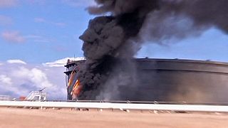 ليبيا: إتلاف ما يزيد عن مليون وثمانمائة ألف برميل من النفط بسبب النيران في ميناء السدرة