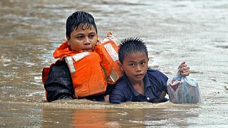 La tempesta Jangmi devastante in Filippine e Malesia