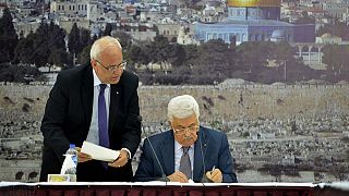 Abás firma la demanda de adhesión a la Corte Penal Internacional tras rechazar la ONU la resolución palestina