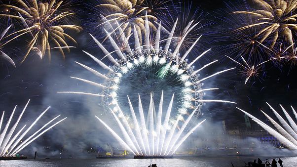 Arriva il 2015: festeggiamenti nelle grandi capitali in immagini Arriva il 2015: festeggiamenti nelle grandi capitali in immagini