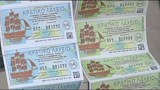 Grecia celebra el año nuevo entre crisis y loteria