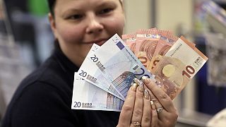 Litvanya 7 yıl gecikmeyle Euro'ya geçti