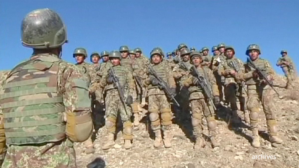 القوات الأفغانية تباشر مهامها عقب تسلمها مسؤولية الأمن في البلاد