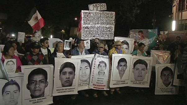 Mexique : manifestation des proches des 43 étudiants disparus Mexique : manifestation des proches des 43 étudiants disparus