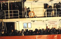 Le cargo de migrants dirigé vers un port italien