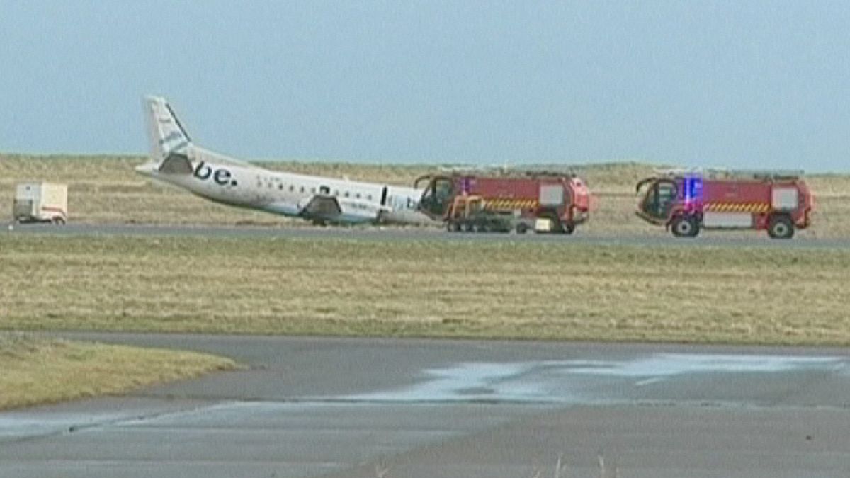 Scozia: fuori pista un aereo passeggeri, 4 feriti