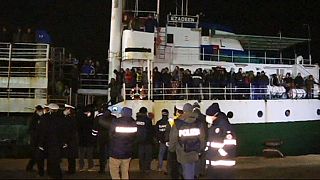 Σε λιμάνι της Ιταλίας έδεσε πλοίο με 450 μετανάστες
