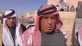 Üzent a terroristáknak a lelőtt jordániai gép pilótájának apja