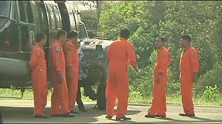 El tiempo da un respiro para hallar los restos del avión de AirAsia