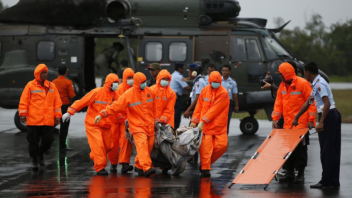 Se han recuperado 34 cadáveres del avión AirAsia