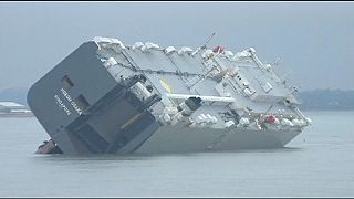 A salvo la tripulación del carguero encallado frente a Southampton