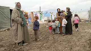 El Líbano impone visado a los sirios para frenar la avalancha de refugiados