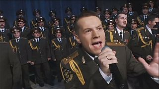 Chor der Roten Armee singt "Happy"