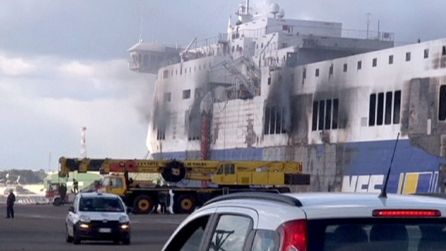 Le "Norman Atlantic" fume encore et l'enquête semble piétiner