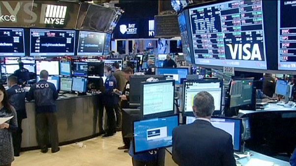 مستقبل اليونان في منطقة اليورو، وانخفاض أسعار النفط يزلزلان الأسواق المالية مستقبل اليونان في منطقة اليورو، وانخفاض أسعار النفط يزلزلان الأسواق المالية