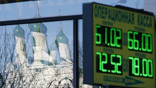 Рекордное падение цен на нефть аукнулось очередным ослаблением рубля