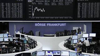 European shares struggle to hold ground as market fears grow