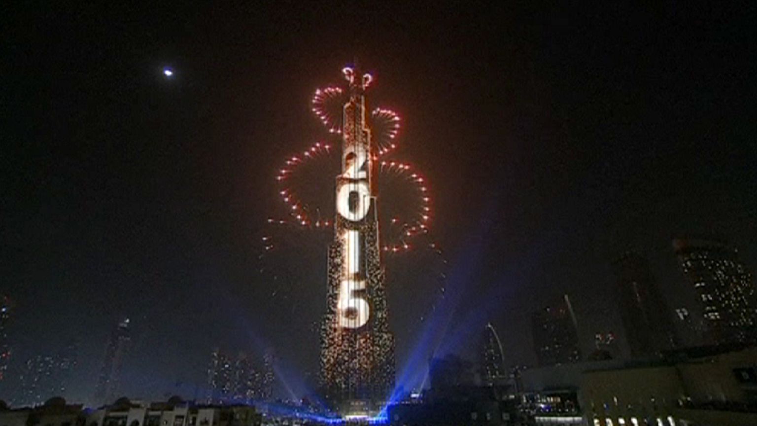 Dubai welcomes 2015 with record-breaking show