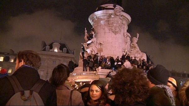 «Είμαστε όλοι Charlie», το κεντρικό σύνθημα στις συγκεντρώσεις αγανάκτησης «Είμαστε όλοι Charlie», το κεντρικό σύνθημα στις συγκεντρώσεις αγανάκτησης