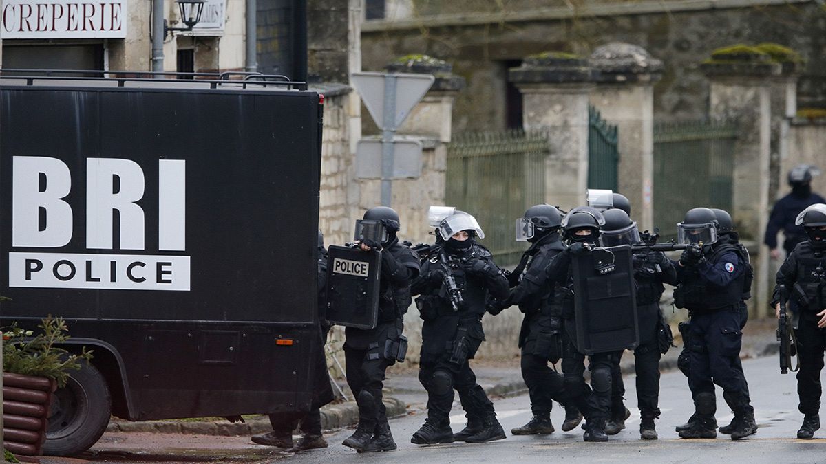 Armed Charlie Hebdo attack suspects ‘located’ near Paris