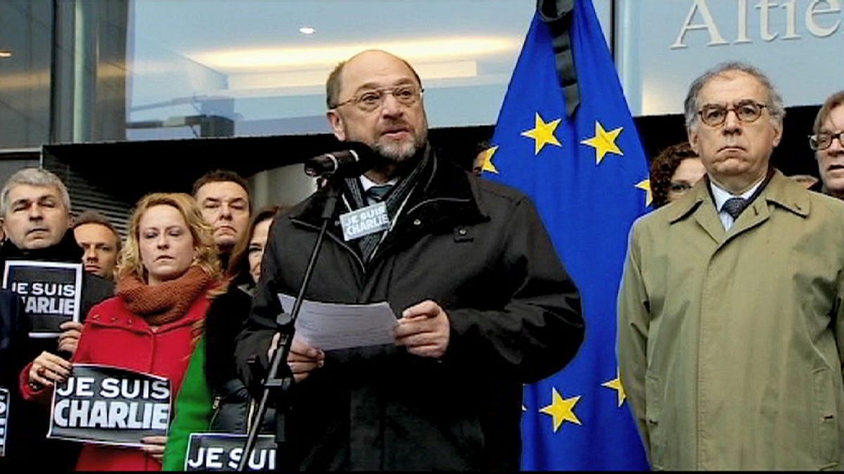 Instituições europeias e jornalistas de Bruxelas em silêncio por "Charlie"