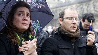 Attentat à Charlie Hebdo: minute de silence et hommages officiels