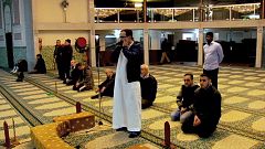 مؤمنون في مسجد بروكسل الكبير يدينون كل اشكال و انواع الارهاب