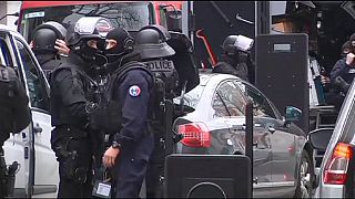 Francia: un duelo nacional marcado por varios incidentes violentos