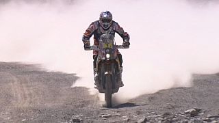Marc Coma presiona a sus rivales y Carlos Sainz se despide del triunfo final en el Dakar