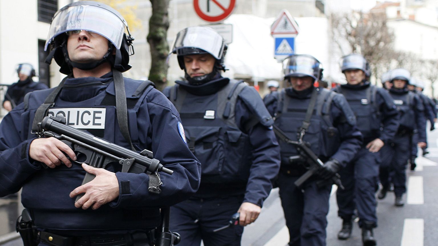 Paris'te çok sayıda kişiyi rehin alan Coulibaly'nin vurulma anı