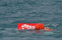 Düşen AirAsia uçağının kuyruğu denizden çıkartıldı