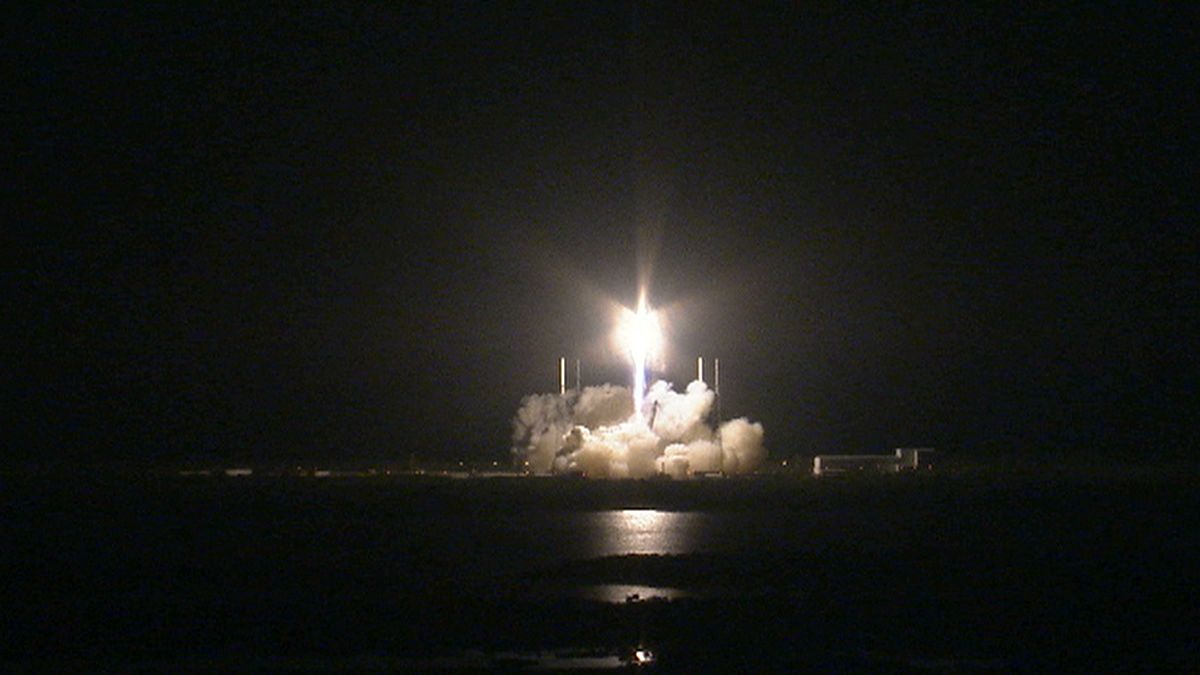 Liftoff for SpaceX Dragon on its way to ISS