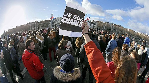 Több mint egymillióan demonstráltak a terrorizmus ellen a francia városokban Több mint egymillióan demonstráltak a terrorizmus ellen a francia városokban