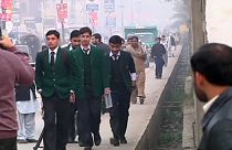 Reabre la "escuela mártir" de Peshawar