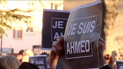 Минута молчания в память о полицейском погибшем при атаке на "Шарли Эбдо".