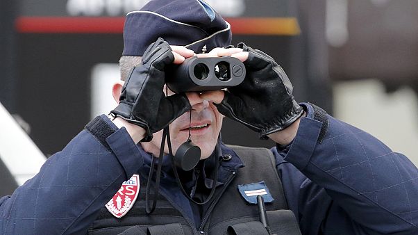 Γαλλία: 10.000 στρατιώτες κατεβάζει ο Ολάντ στους δρόμους Γαλλία: 10.000 στρατιώτες κατεβάζει ο Ολάντ στους δρόμους