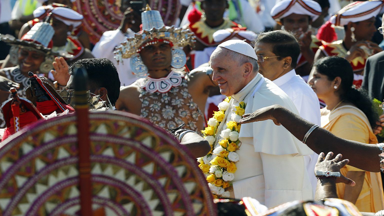 Papa Francis Asya turunda