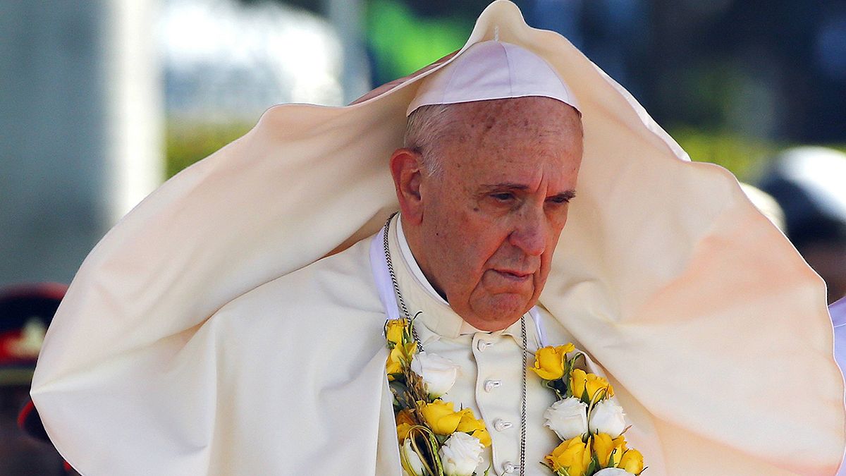 Srí Lankára érkezett Ferenc pápa
