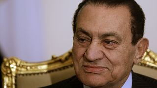 محكمة مصرية تقضي بمعاودة محاكمة مبارك في قضية اختلاس اموال ما يمهد الطريق امام اطلاق سراحه