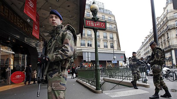 Francia refuerza su política antiterrorista tras los asesinatos de Charlie Hebdo Francia refuerza su política antiterrorista tras los asesinatos de Charlie Hebdo