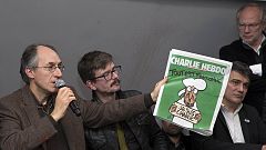 «Το έντυπο θα συνεχίσει να υπάρχει», λένε οι επιζώντες του Charlie Hebdo