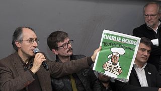 Les survivants de Charlie Hebdo présentent le nouveau numéro, avec Mahomet en Une