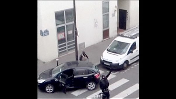 Νέο βίντεο δείχνει τη διαφυγή των εξτρεμιστών από τη Charlie Hebdo Νέο βίντεο δείχνει τη διαφυγή των εξτρεμιστών από τη Charlie Hebdo