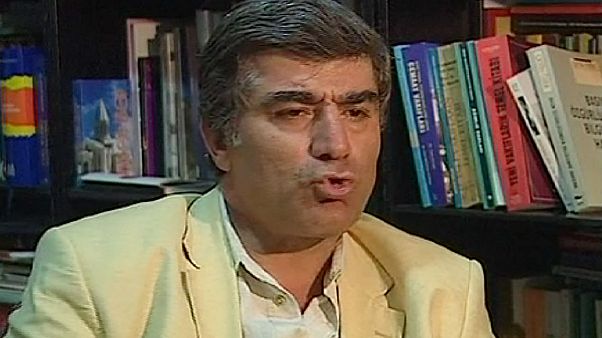 Polícias turcos acusados de negligência no assassinato de Hrant Dink Polícias turcos acusados de negligência no assassinato de Hrant Dink