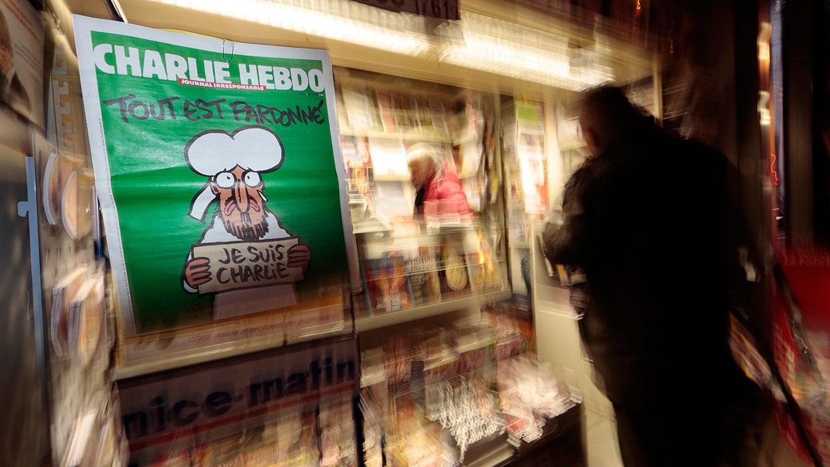 Charlie Hebdo tartışmalı kapağıyla yine raflarda