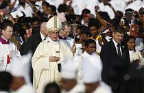 Papst in Sri Lanka: Heiligsprechung bei Messe am Meer
