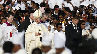 استقبال گستردۀ مسیحیان از پاپ فرانچسکو در سریلانکا