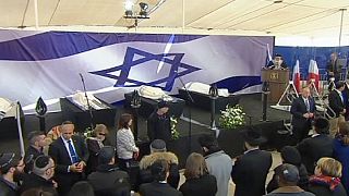 A párizsi terrorakciók zsidó halottait búcsúztatják Jeruzsálemben.